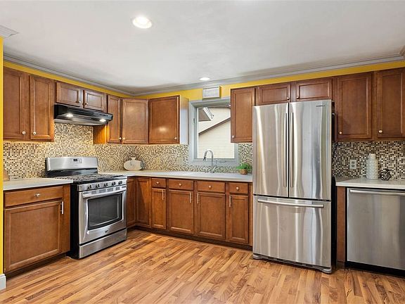 KITCHEN APPLIANCES INCLUDED