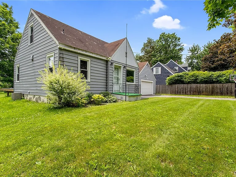 116 E Richmond Rd — Photo 3