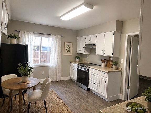 3rd image of 909 E 2nd Street