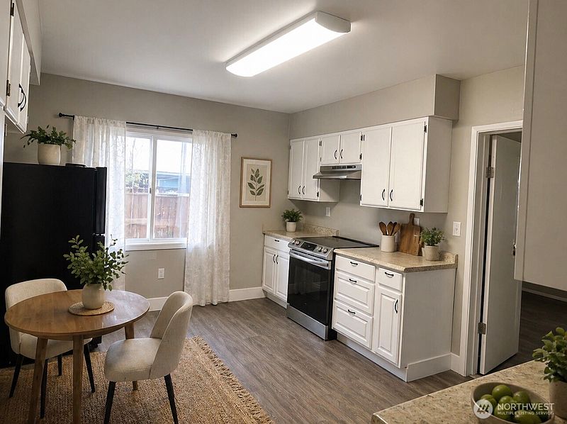 3rd image of 909 E 2nd Street