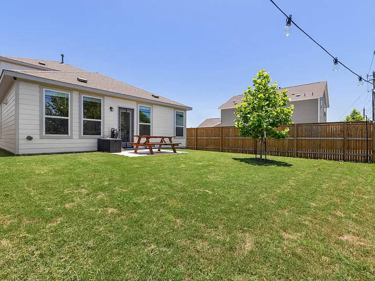 8306 Haflinger Dr — Photo 16