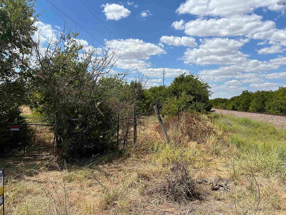 2nd image of 383 Pierce Rd