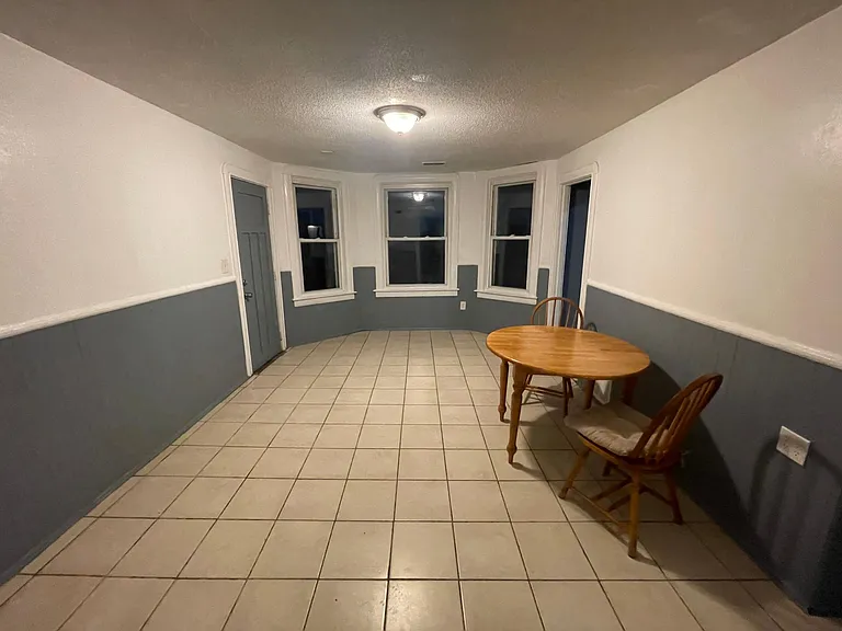 1823 Pleasant St #2 — Photo 12