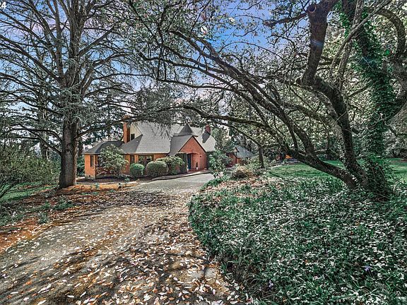 3rd image of 8301 SE Schwind Cir