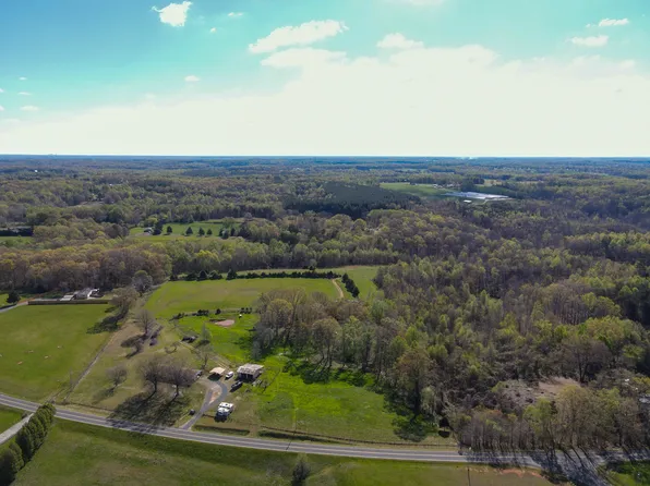 1592 County Line Rd, Harmony, NC 28634