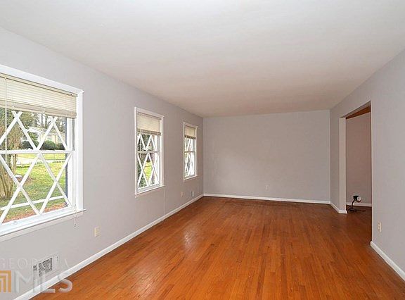 5th image of 866 Monmouth Dr