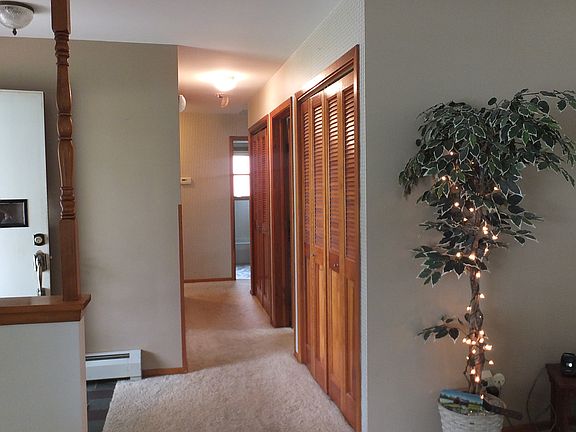 Hallway to bedrooms