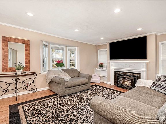 5th image of 652 Lakeview Ave