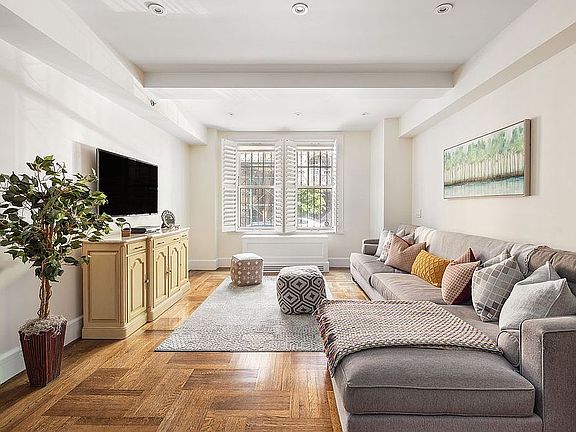 2nd image of 27 W 72nd St #G2