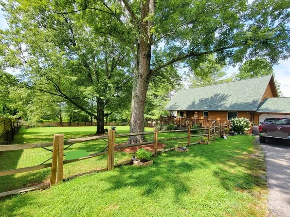 425 Bird Haven Rd, Hendersonville, NC 28792