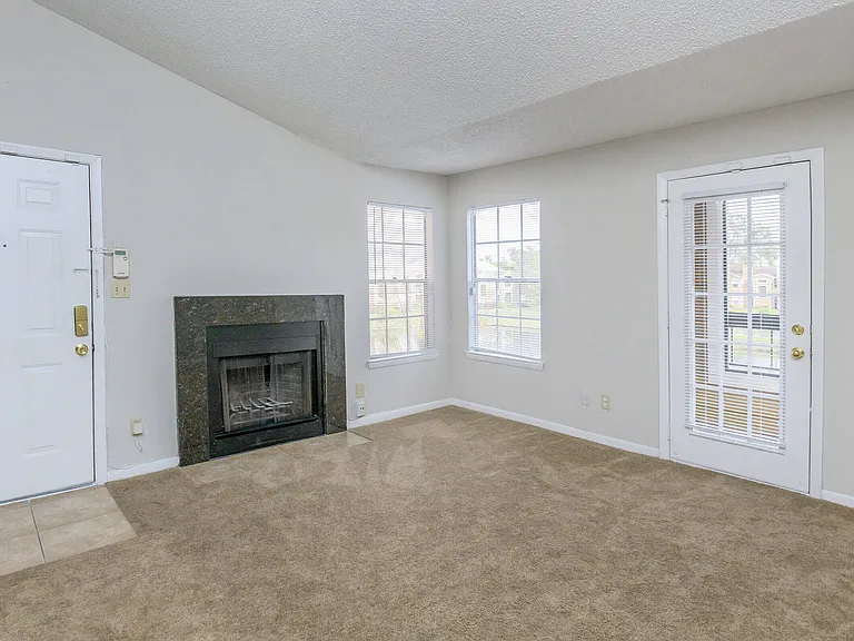 Regency Gardens Apartments — Photo 9