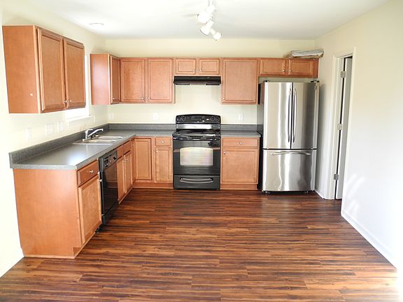 3rd image of 1903 Newcomb Dr