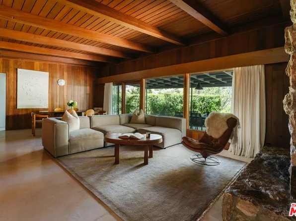 15256 Rayneta Dr, Sherman Oaks, CA 91403
