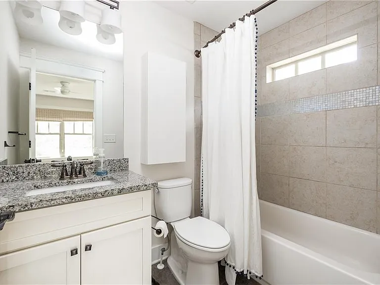 1333 Oakview Rd — Photo 17