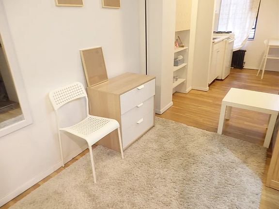 5th image of 222 W 16th St APT 1W
