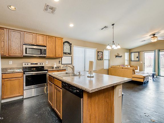 4th image of 3639 E Alamo St