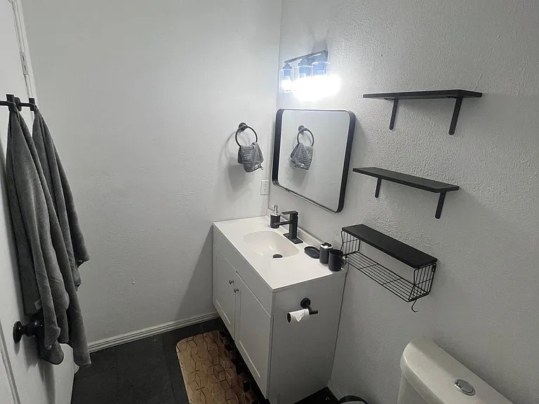 3303 Hollywood Ave — Photo 14