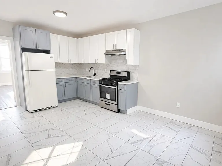 494 S 18th St #303 — Photo 3