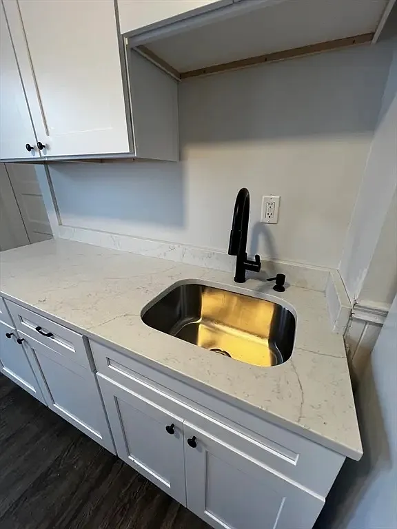 2 bed, 9999 sqft, $2,400 — Photo 2