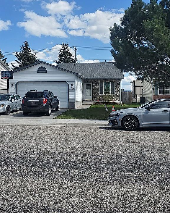 1st image of 730 Clarence Dr