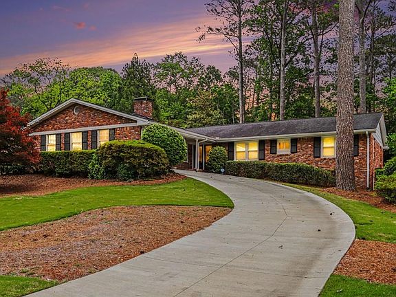 3rd image of 2241 Fairoaks Rd