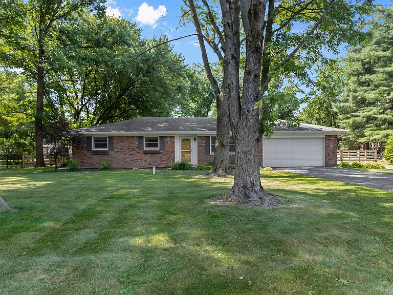 820 Eaglewood Dr — Photo 3
