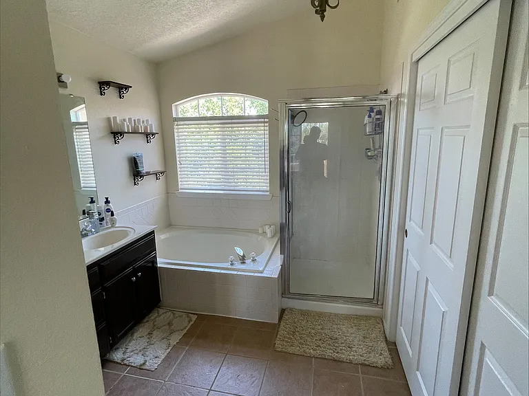 7412 Peregrine Rd NE — Photo 18
