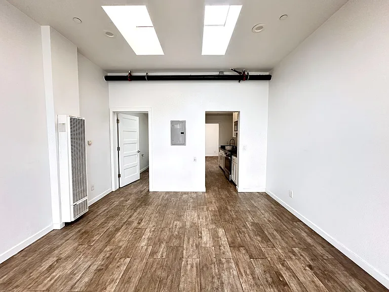 646 Hegenberger Rd #C — Photo 5