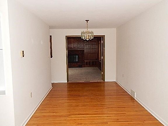 3rd image of 3530 Kellman Dr