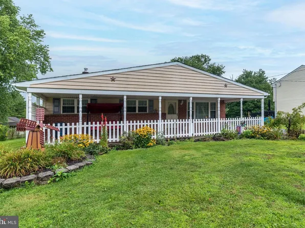 10 Mountain View Rd, Kintnersville, PA 18930