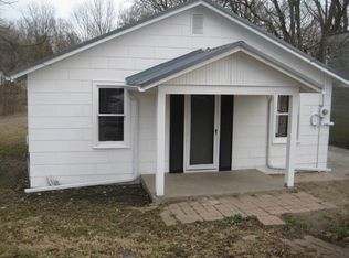 410 Olive St, Carmi, IL 62821