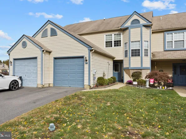 37 Willow Bend Dr, Hamilton, NJ 08690