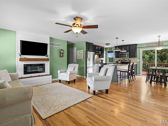 2nd image of 813 Northridge Dr