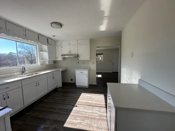469 W Circle Dr, Rossville, GA 30741