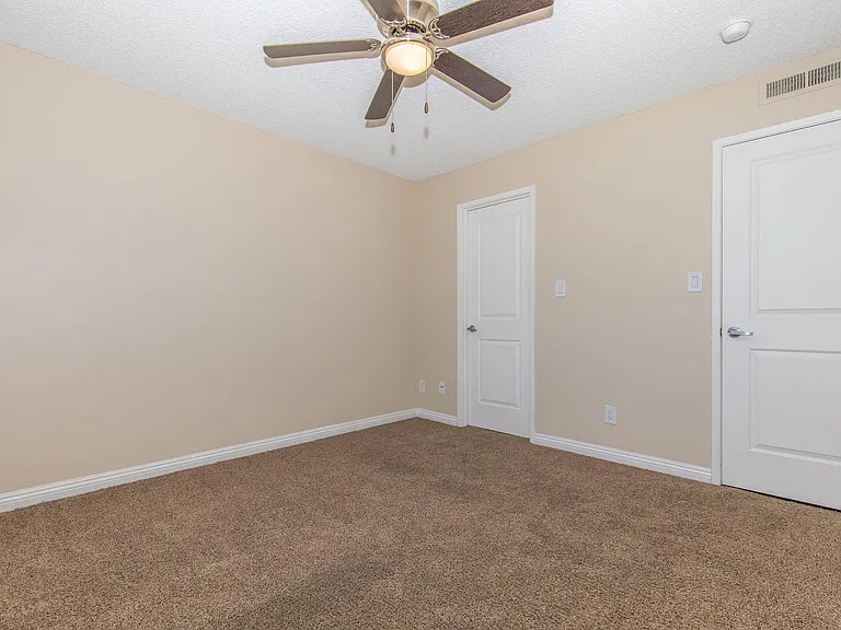 Renaissance Apartments — Photo 43