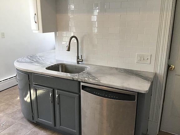 5th image of 330 Alden Ave