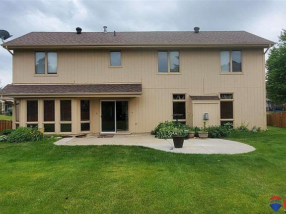 2nd image of 2408 Leigh Ln