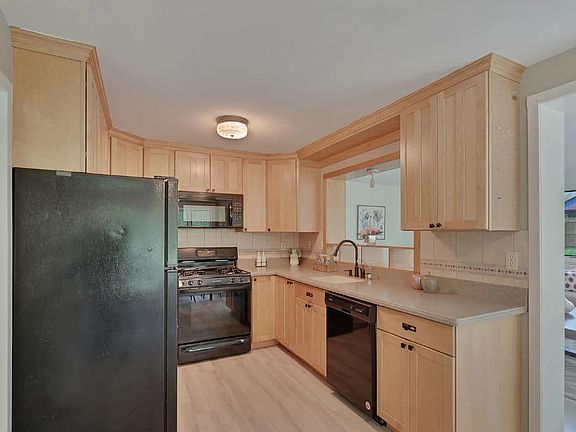 5th image of 45 Tamara Dr