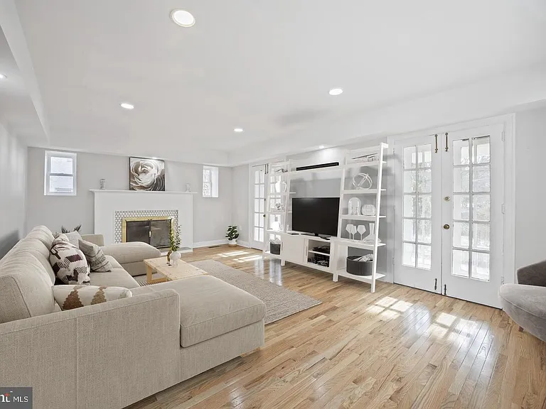 541 E Church Rd — Photo 6