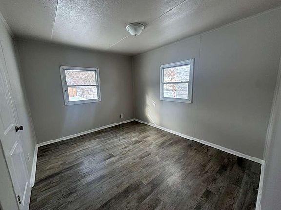 3rd image of 4018 Tyler St