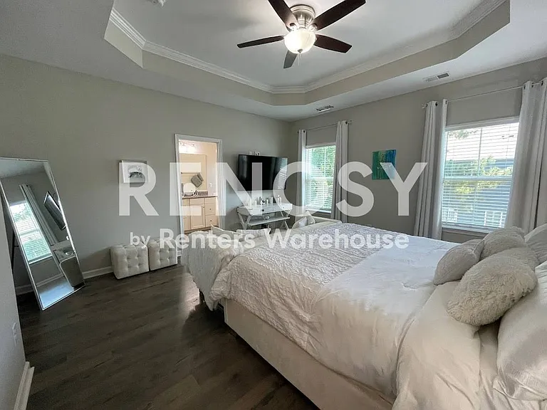 521 Charles Porteus Ln — Photo 22