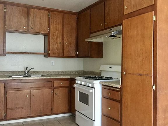 3rd image of 320 N Begonia Ave APT A