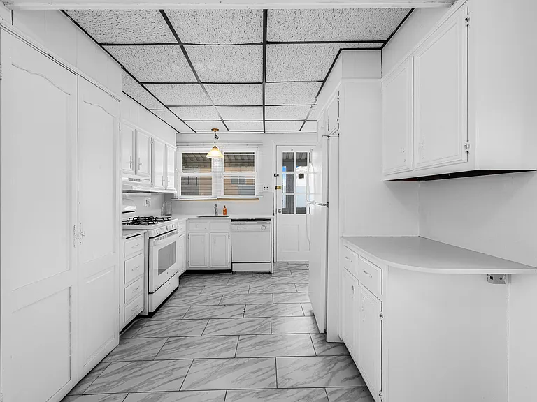 7 N Jefferson Ave — Photo 10