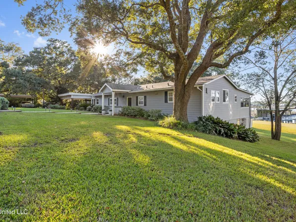 1215 Sunset Ave, Ocean Springs, MS 39564