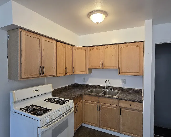 22649 Frisbee St — Photo 10