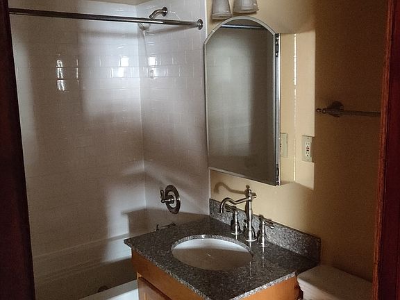 4th image of 431 S Euclid Ave #6B