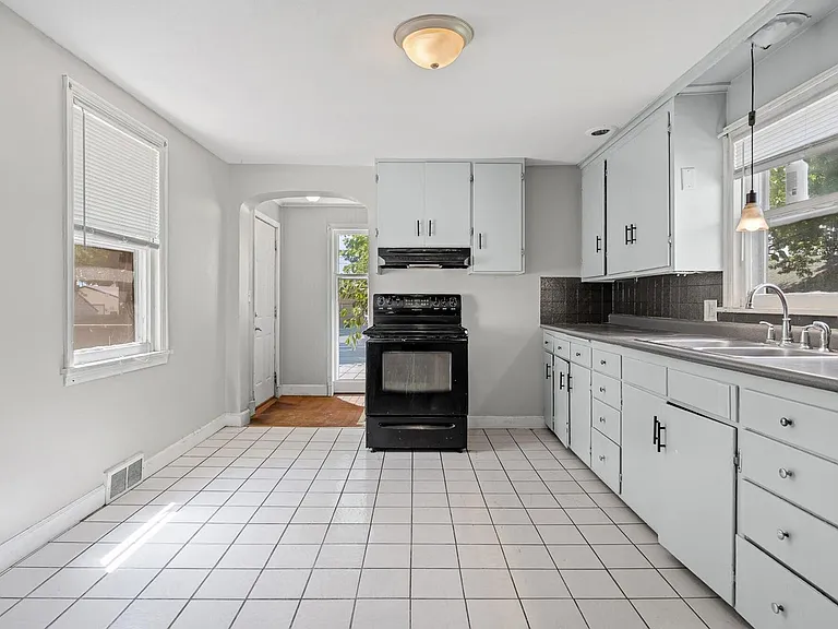 1513 Liberty St — Photo 5
