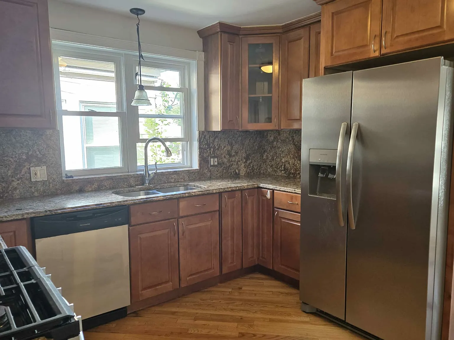 4 bed, 1800 sqft, $2,800 — Photo 4