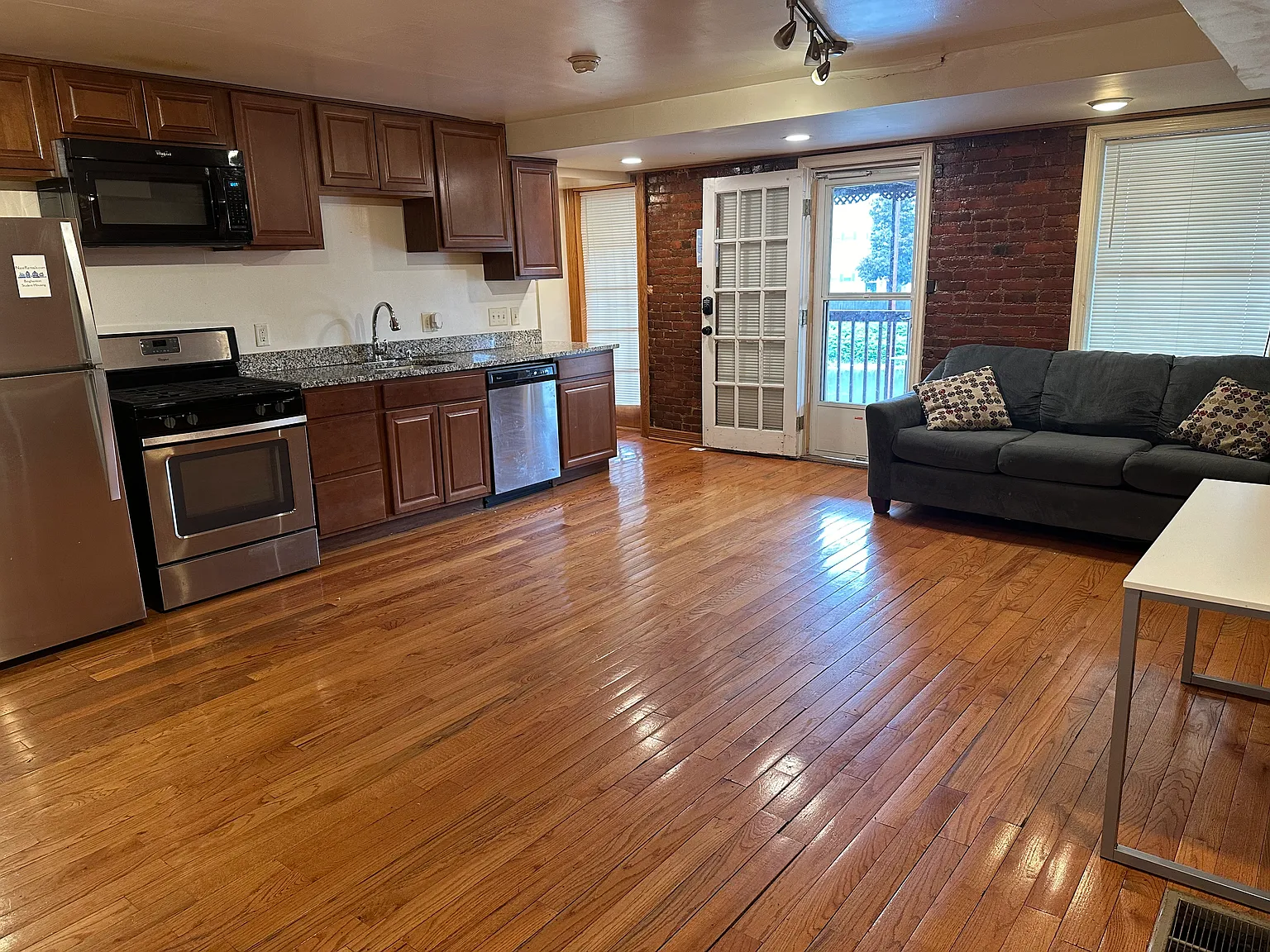 Studio, $995 — Photo 3