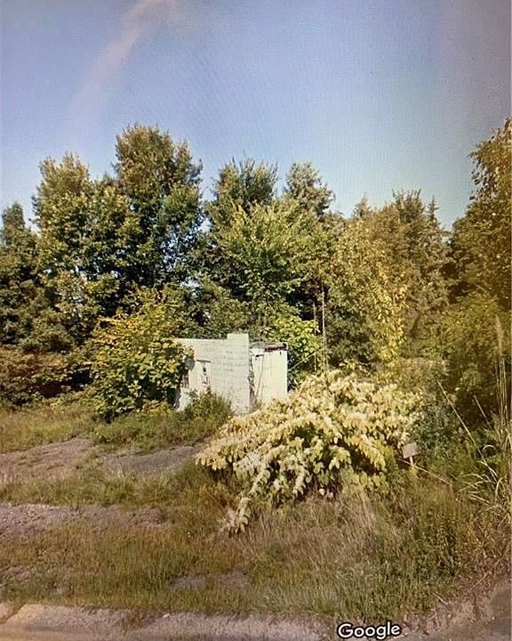 2nd image of 2391 Seventh St Rd